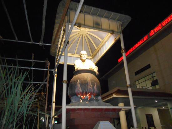 sai baba samadhi